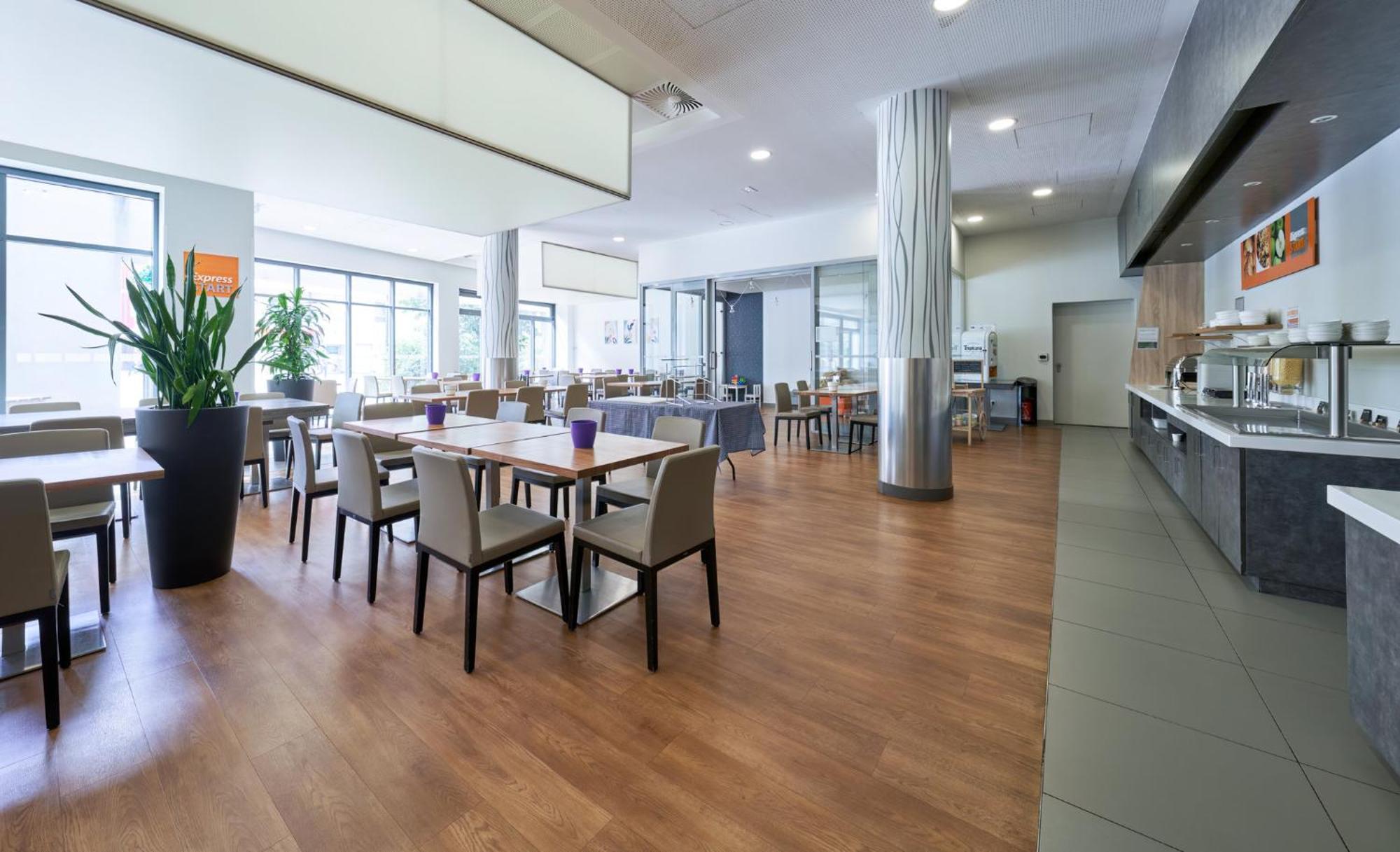 Holiday Inn Express Strasbourg Centre By Ihg Exterior photo